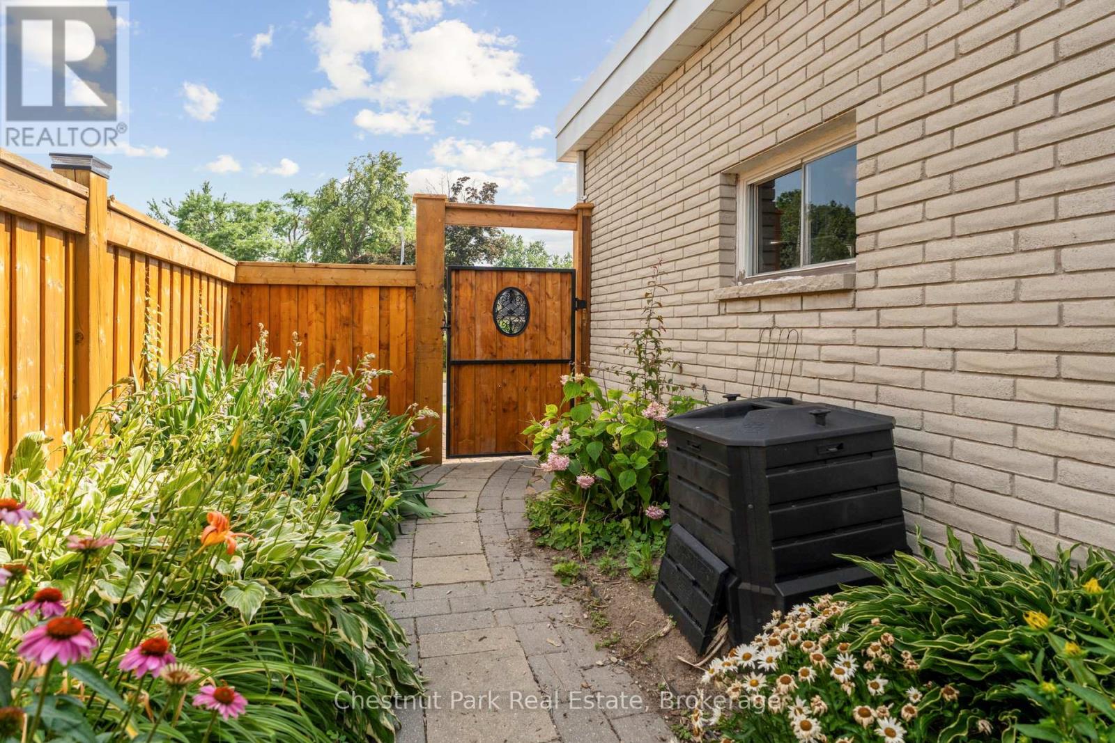 16 Davies Crescent, Barrie, Ontario  L4M 2M3 - Photo 44 - S12294174