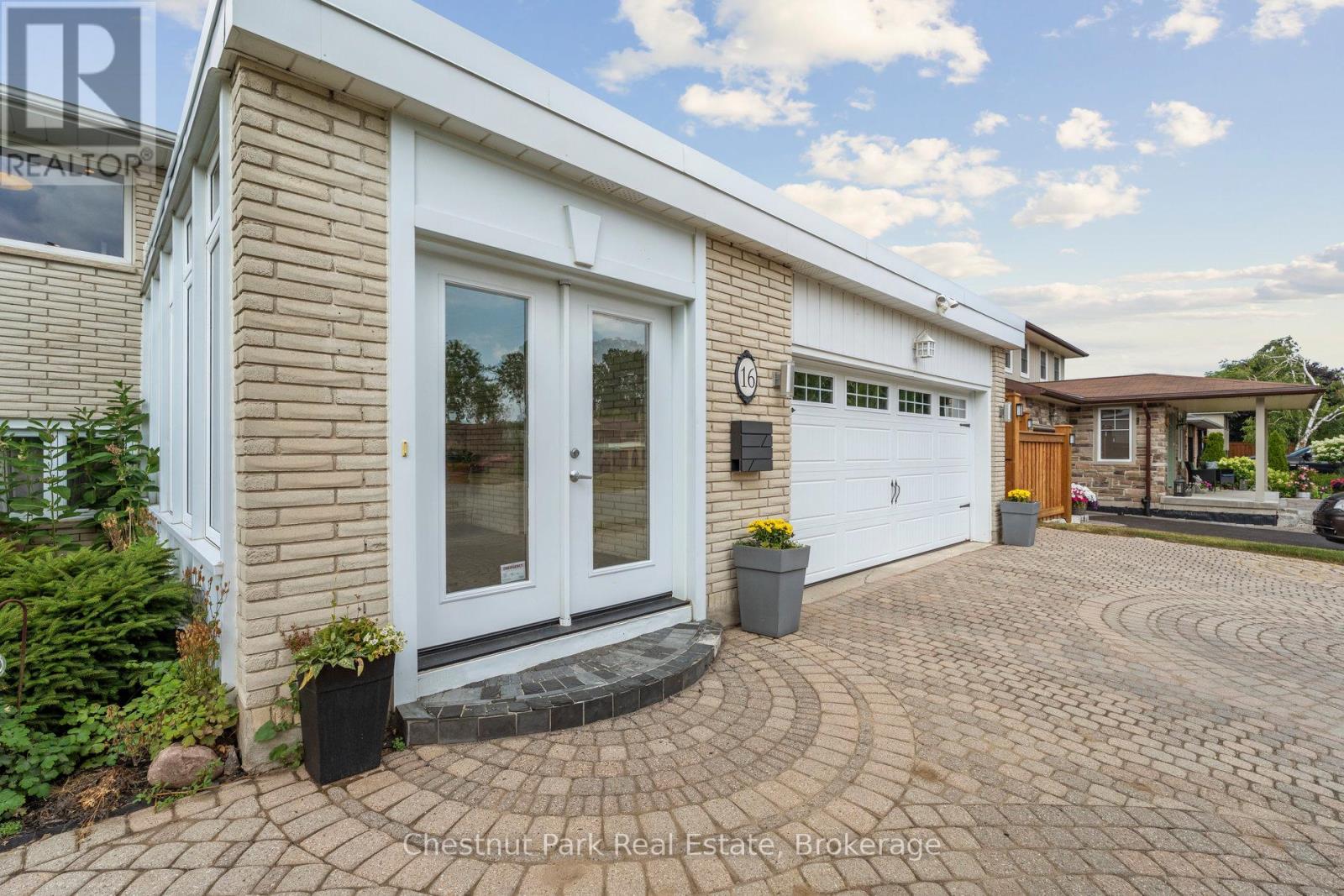 16 Davies Crescent, Barrie, Ontario  L4M 2M3 - Photo 6 - S12294174