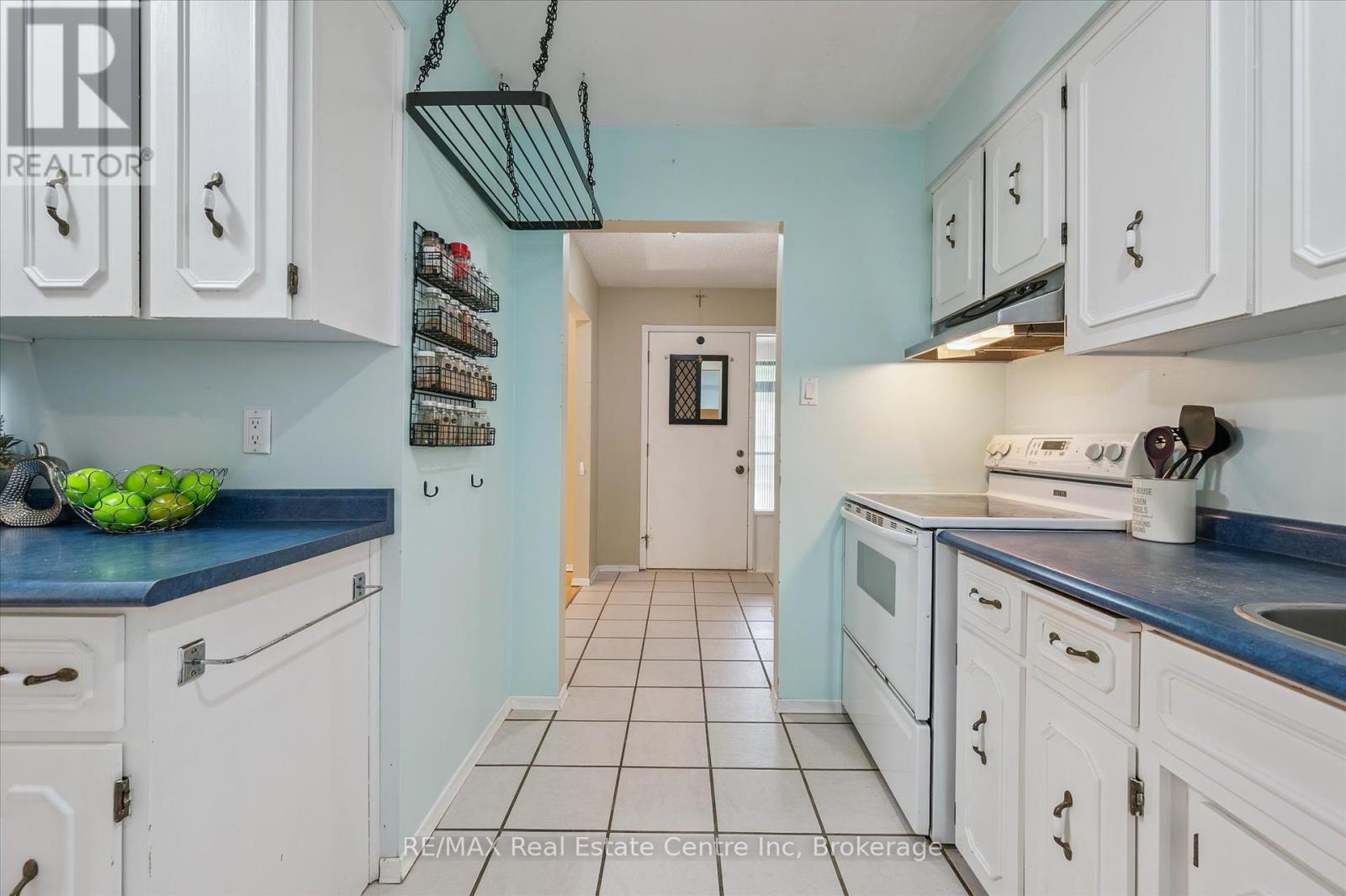 166 Winding Way, Kitchener, Ontario N2N 1N5 - Photo 10 - X12294130