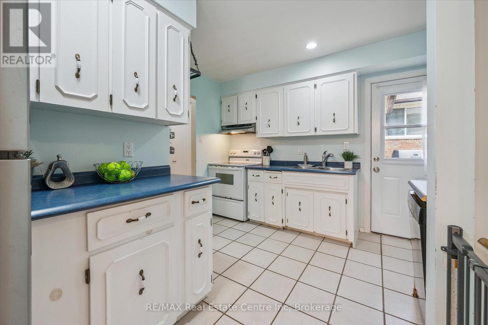 166 Winding Way, Kitchener, Ontario N2N 1N5 - Photo 12 - X12294130