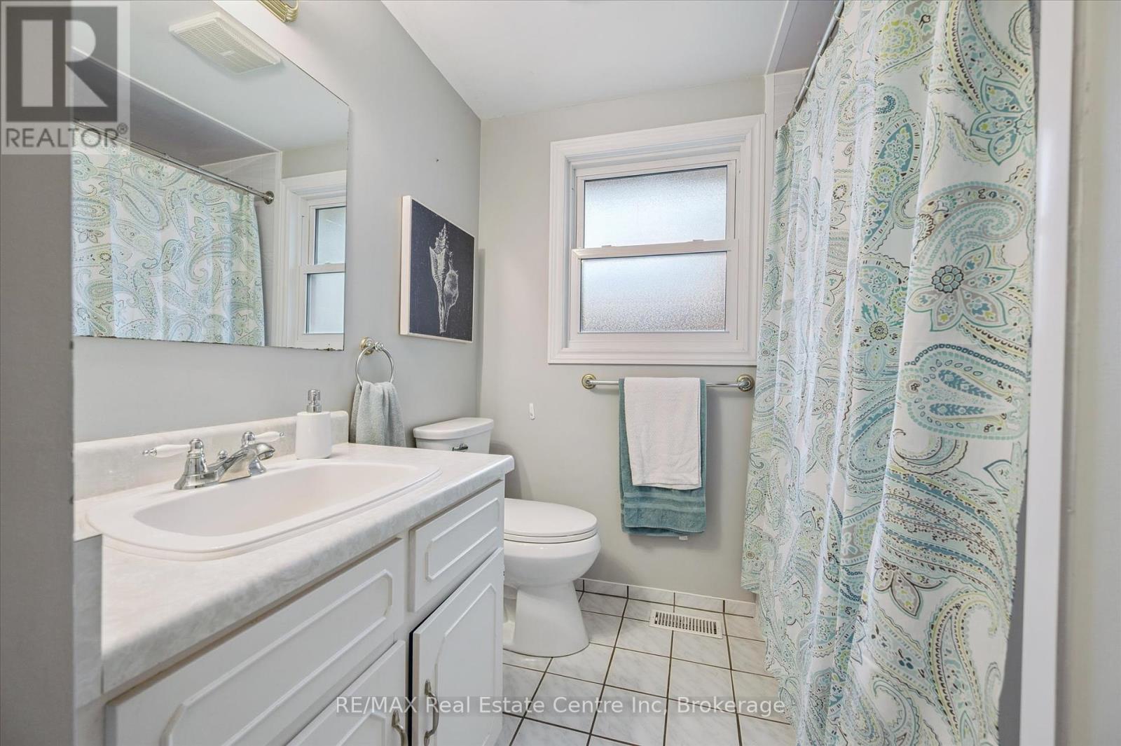 166 Winding Way, Kitchener, Ontario N2N 1N5 - Photo 16 - X12294130