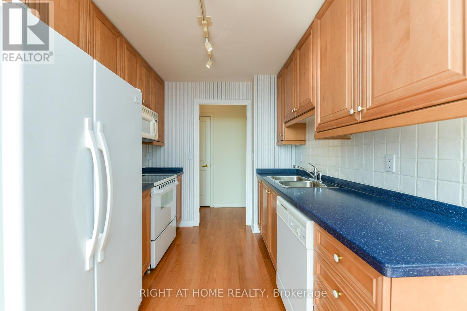 Uph2 - 350 Mill Road, Toronto, Ontario  M9C 5R7 - Photo 14 - W12293963