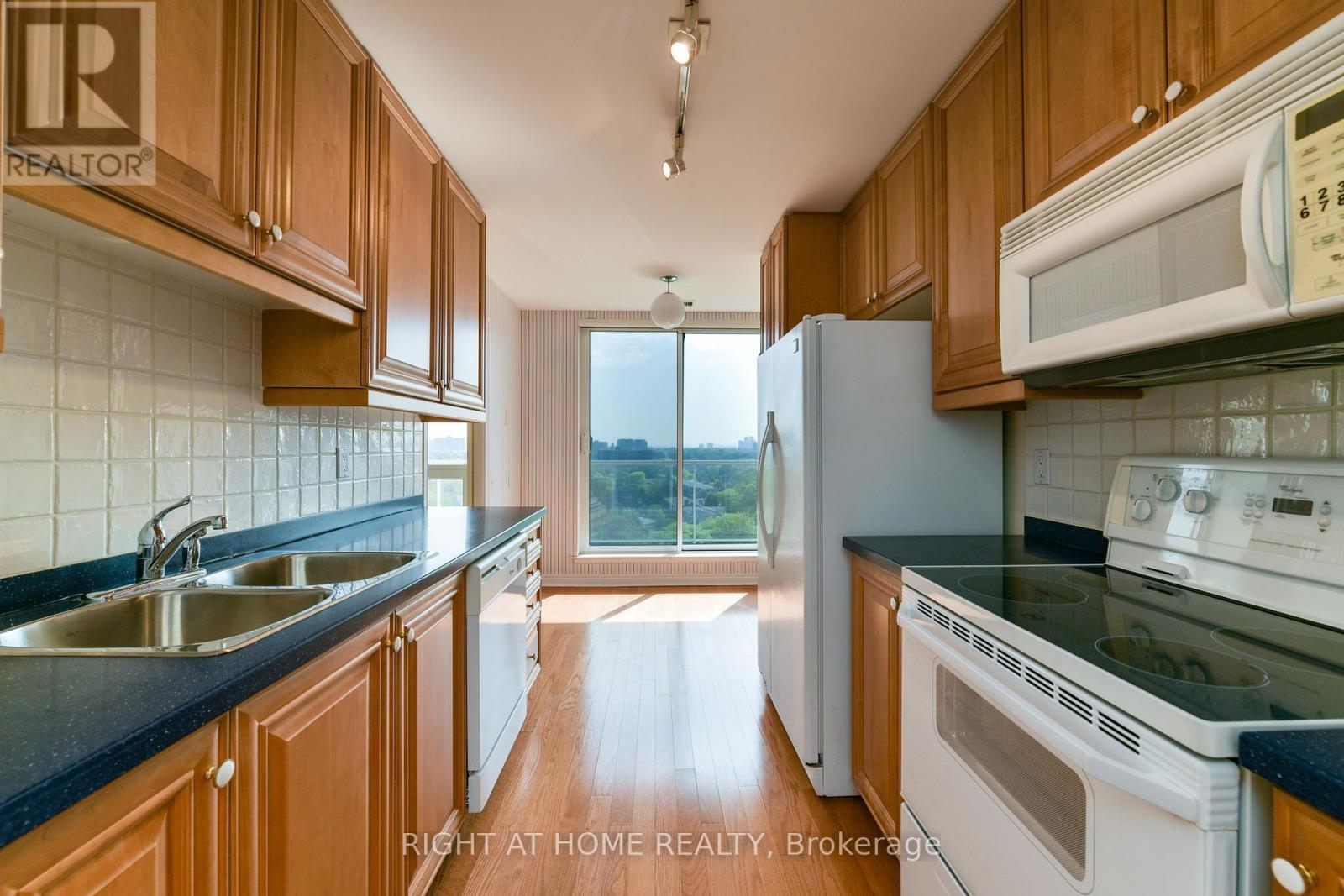 Uph2 - 350 Mill Road, Toronto, Ontario  M9C 5R7 - Photo 16 - W12293963
