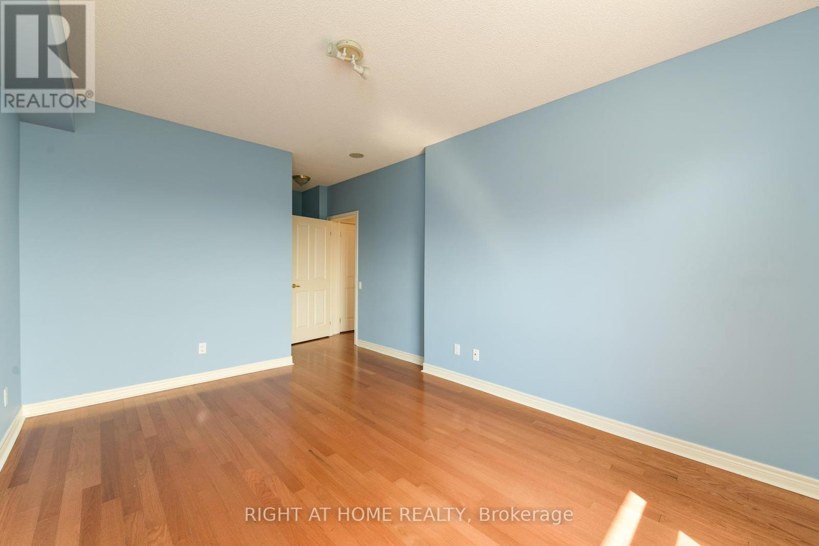 Uph2 - 350 Mill Road, Toronto, Ontario  M9C 5R7 - Photo 19 - W12293963