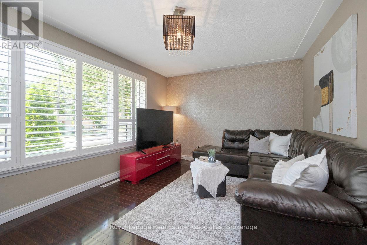 107 Court Street N, Milton (Om Old Milton), Ontario  L9T 2S4 - Photo 10 - W12293968