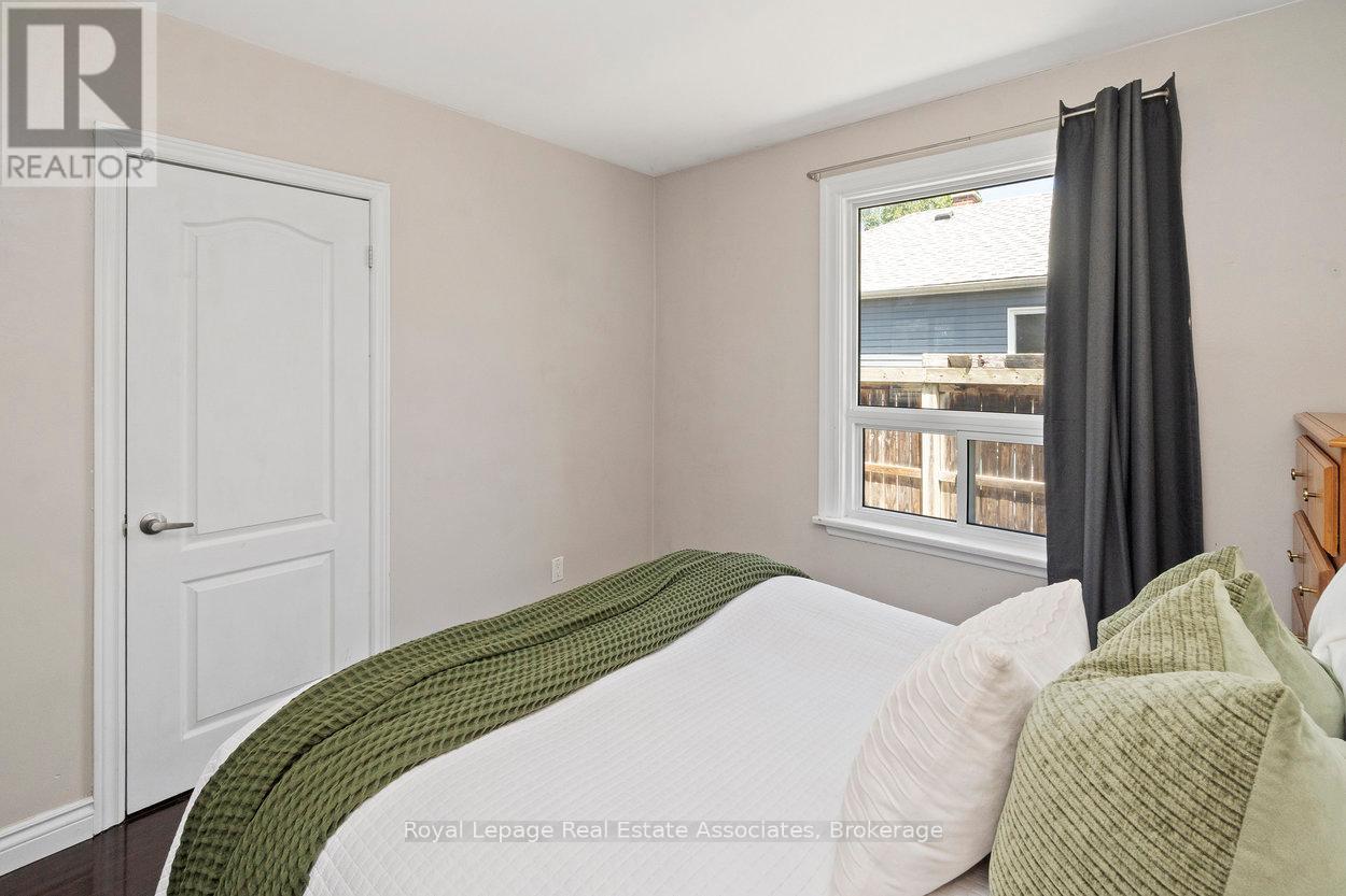 107 Court Street N, Milton (Om Old Milton), Ontario  L9T 2S4 - Photo 15 - W12293968