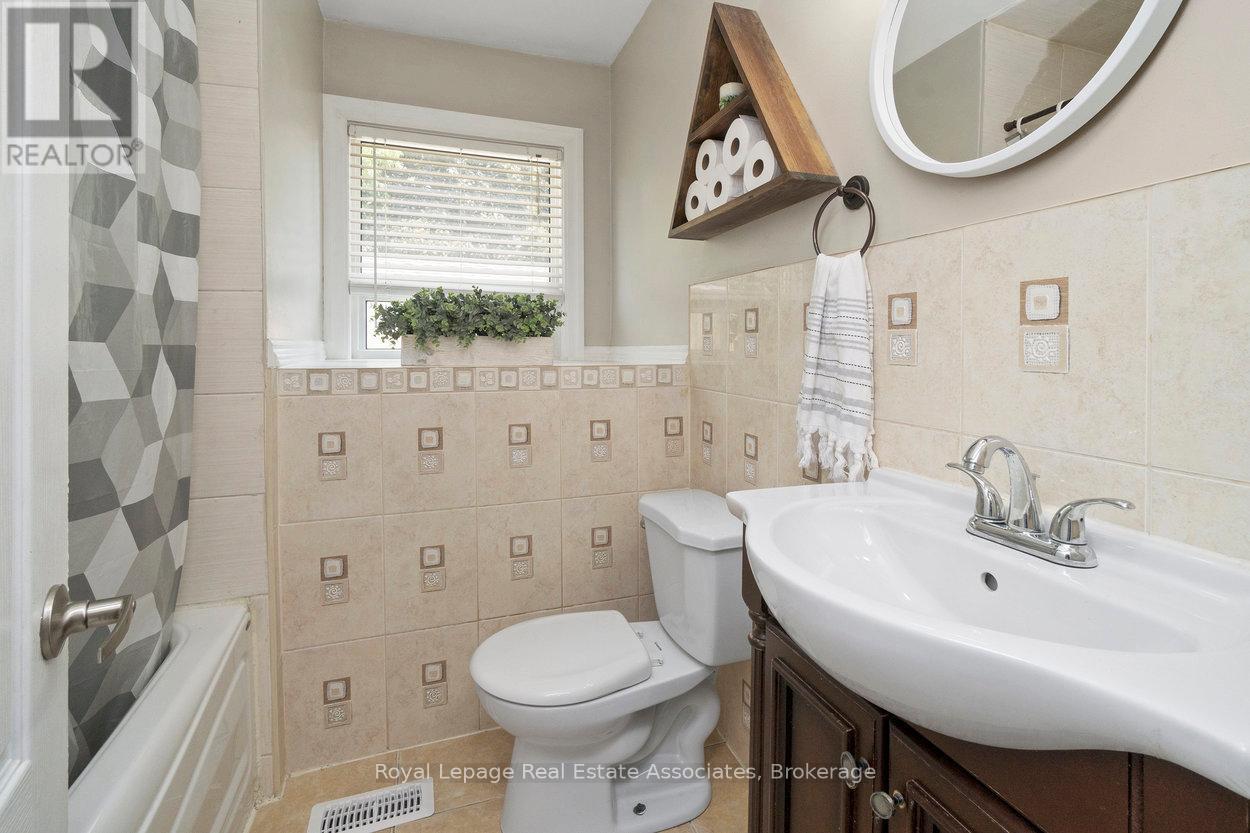 107 Court Street N, Milton (Om Old Milton), Ontario  L9T 2S4 - Photo 18 - W12293968