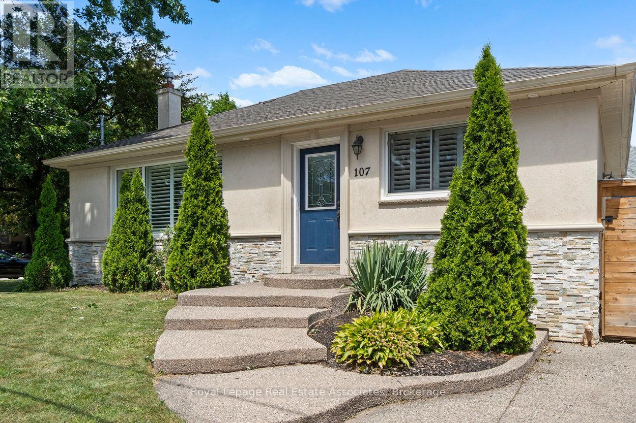 107 Court Street N, Milton (Om Old Milton), Ontario  L9T 2S4 - Photo 2 - W12293968
