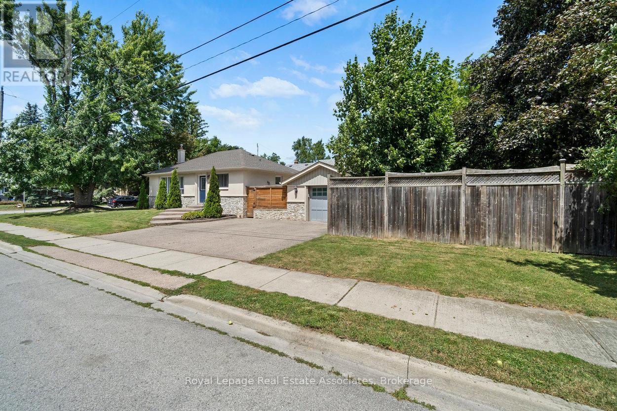 107 Court Street N, Milton (Om Old Milton), Ontario  L9T 2S4 - Photo 4 - W12293968