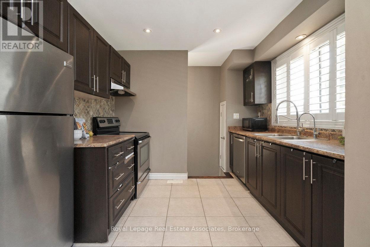 107 Court Street N, Milton (Om Old Milton), Ontario  L9T 2S4 - Photo 6 - W12293968