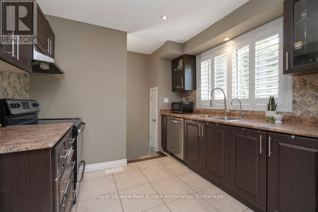 107 Court Street N, Milton (Om Old Milton), Ontario  L9T 2S4 - Photo 7 - W12293968