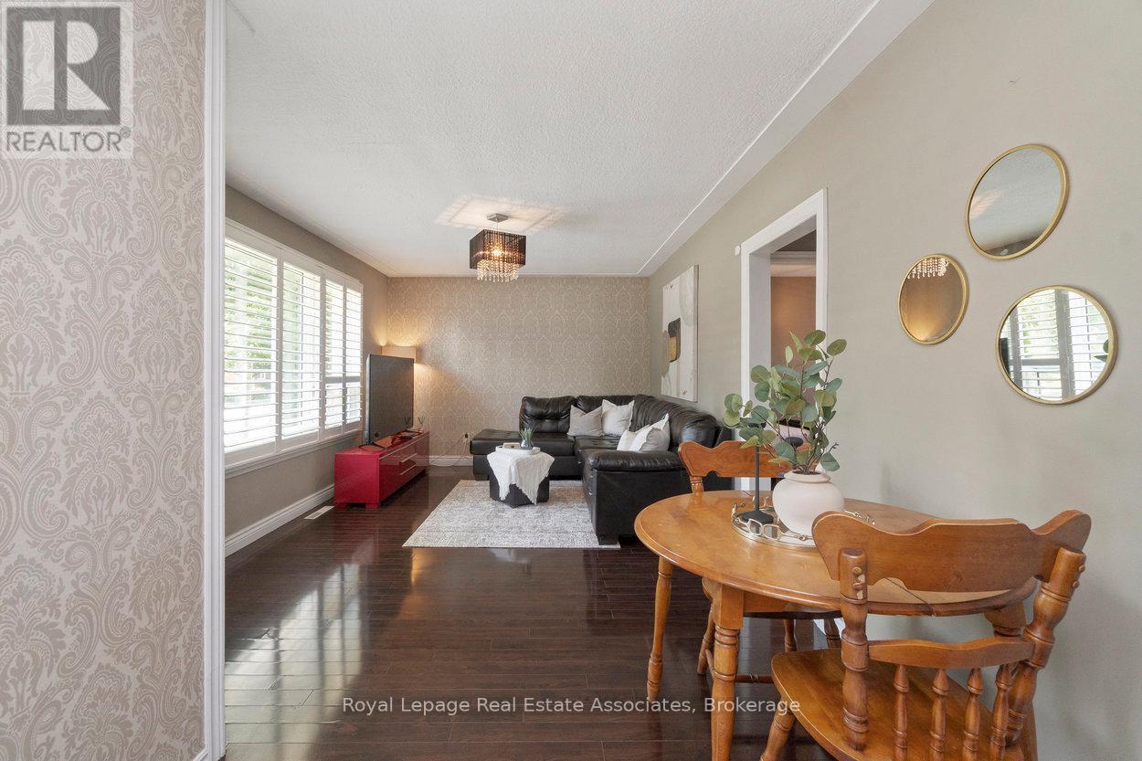 107 Court Street N, Milton (Om Old Milton), Ontario  L9T 2S4 - Photo 8 - W12293968