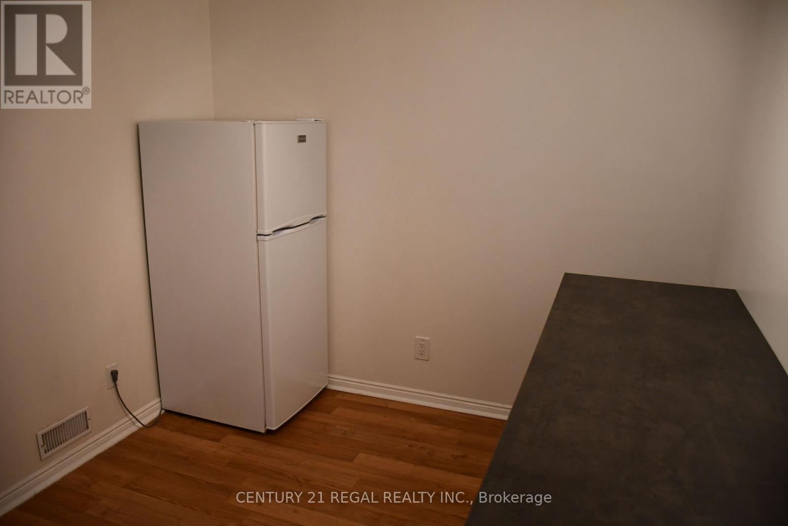 Main - 236 Christie Street, Toronto, Ontario  M6G 3B8 - Photo 5 - W12294022