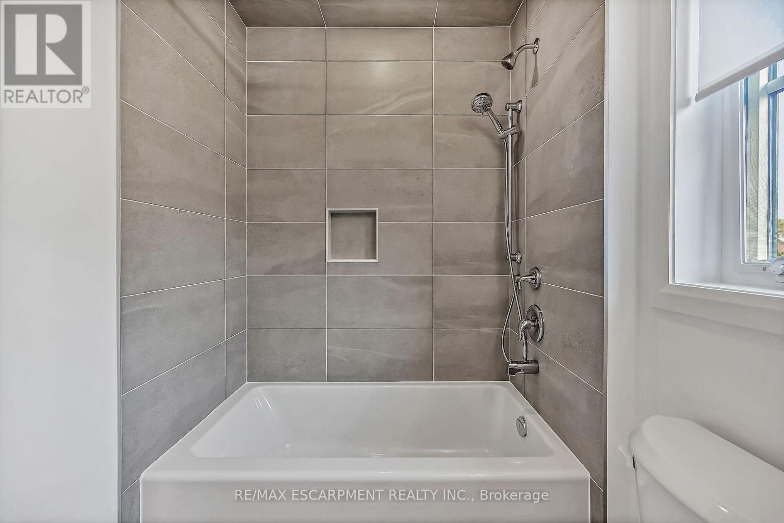 385 Limeridge Road E, Hamilton, Ontario  L9A 5A4 - Photo 36 - X12293973