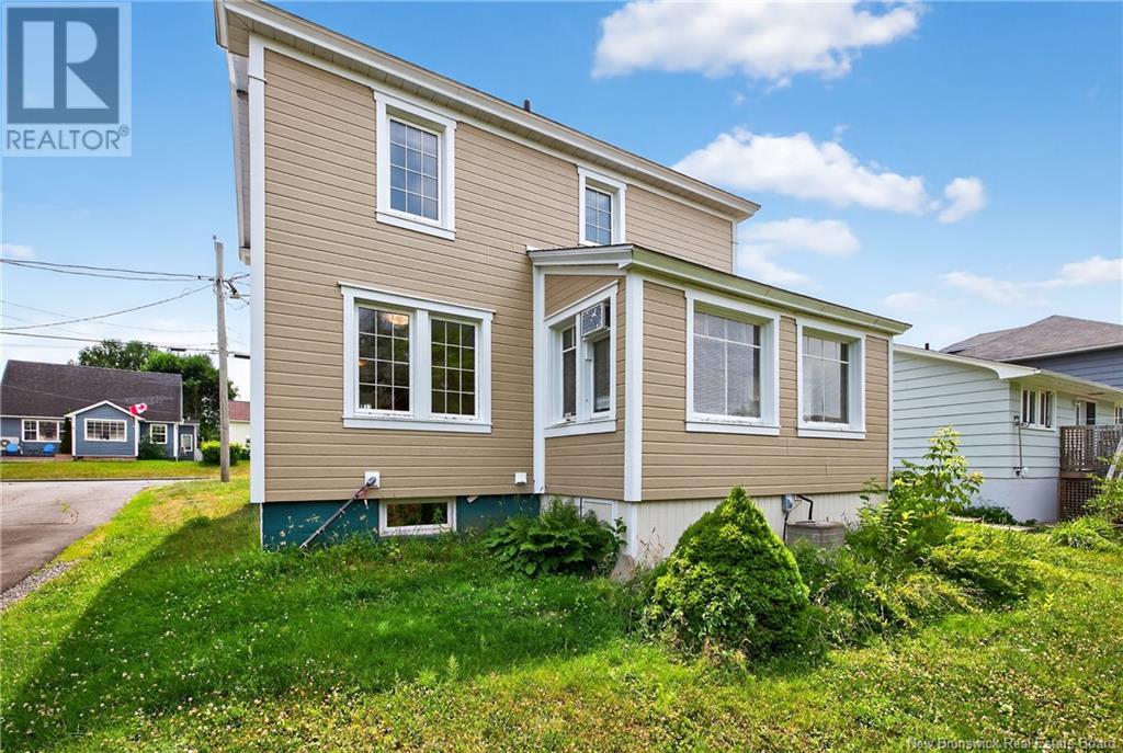 243 York Street, Bathurst, New Brunswick  E2A 1G9 - Photo 3 - NB123186