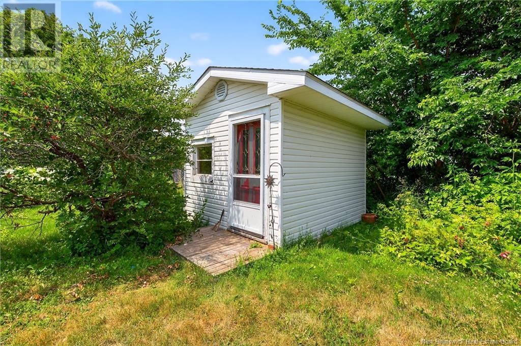 243 York Street, Bathurst, New Brunswick  E2A 1G9 - Photo 32 - NB123186