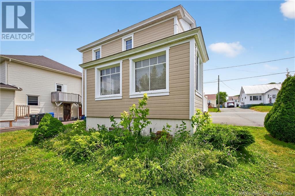 243 York Street, Bathurst, New Brunswick  E2A 1G9 - Photo 5 - NB123186