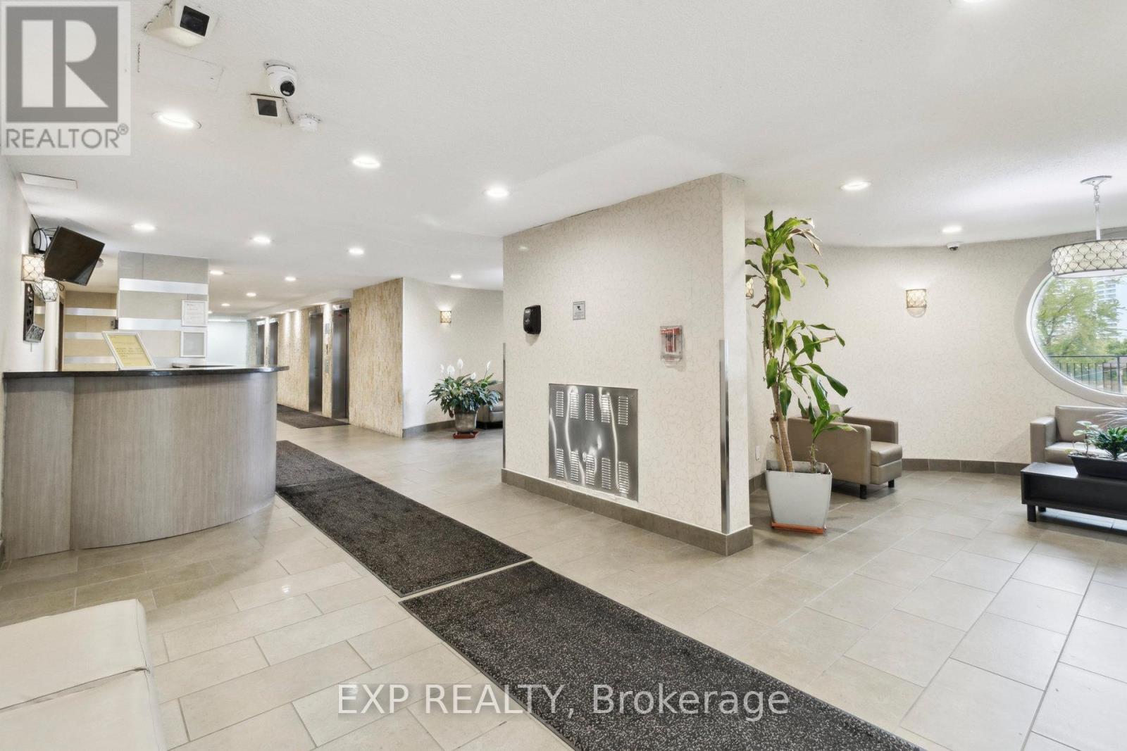 1101 - 5 Parkway Forest Drive, Toronto (Henry Farm), Ontario  M2J 1L2 - Photo 4 - C12294070