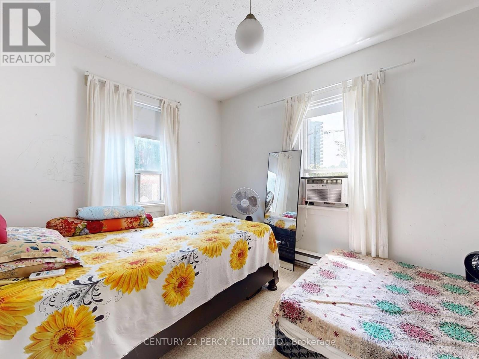 48 St Dunstan Drive, Toronto, Ontario  M1L 2V5 - Photo 7 - E12294134