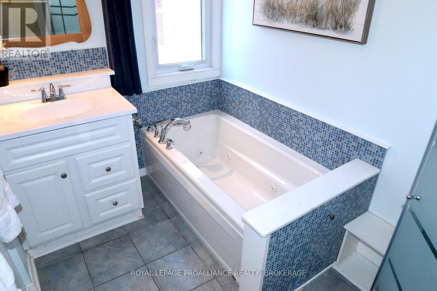 61 - 1 Place D'armes, Kingston, Ontario  K7K 6S3 - Photo 13 - X12294266