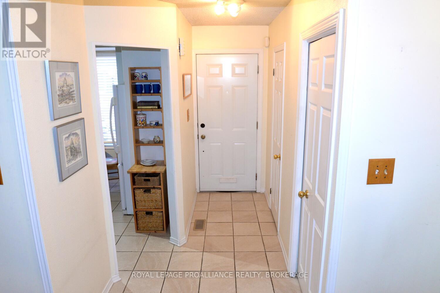 61 - 1 Place D'armes, Kingston, Ontario  K7K 6S3 - Photo 4 - X12294266