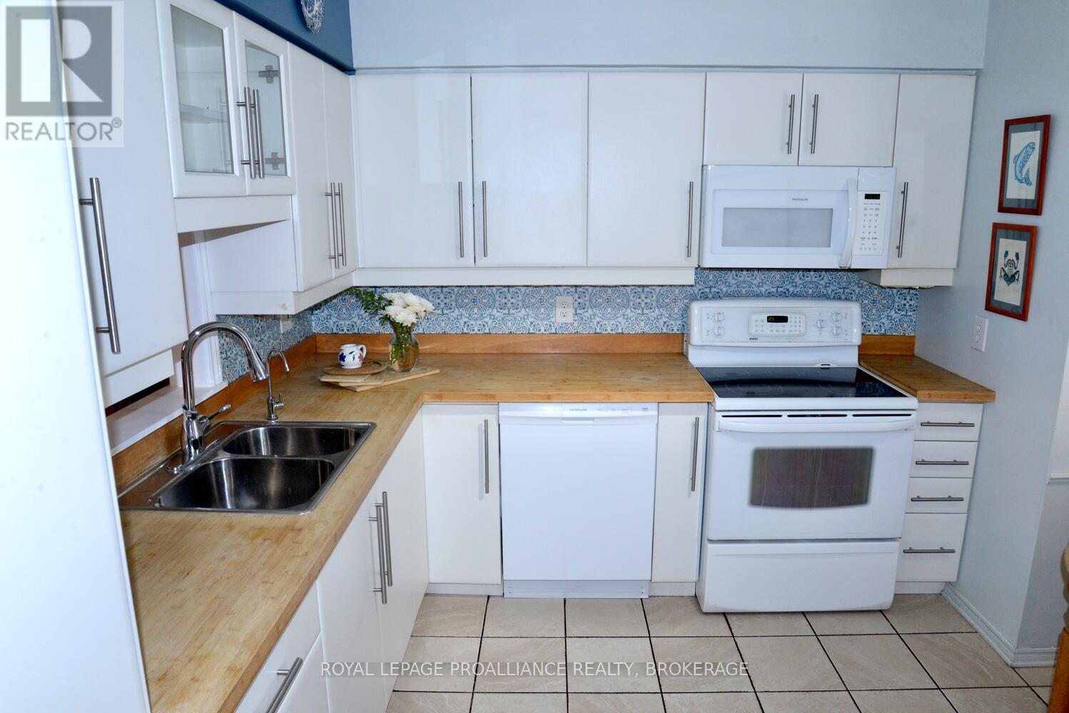 61 - 1 Place D'armes, Kingston, Ontario  K7K 6S3 - Photo 5 - X12294266