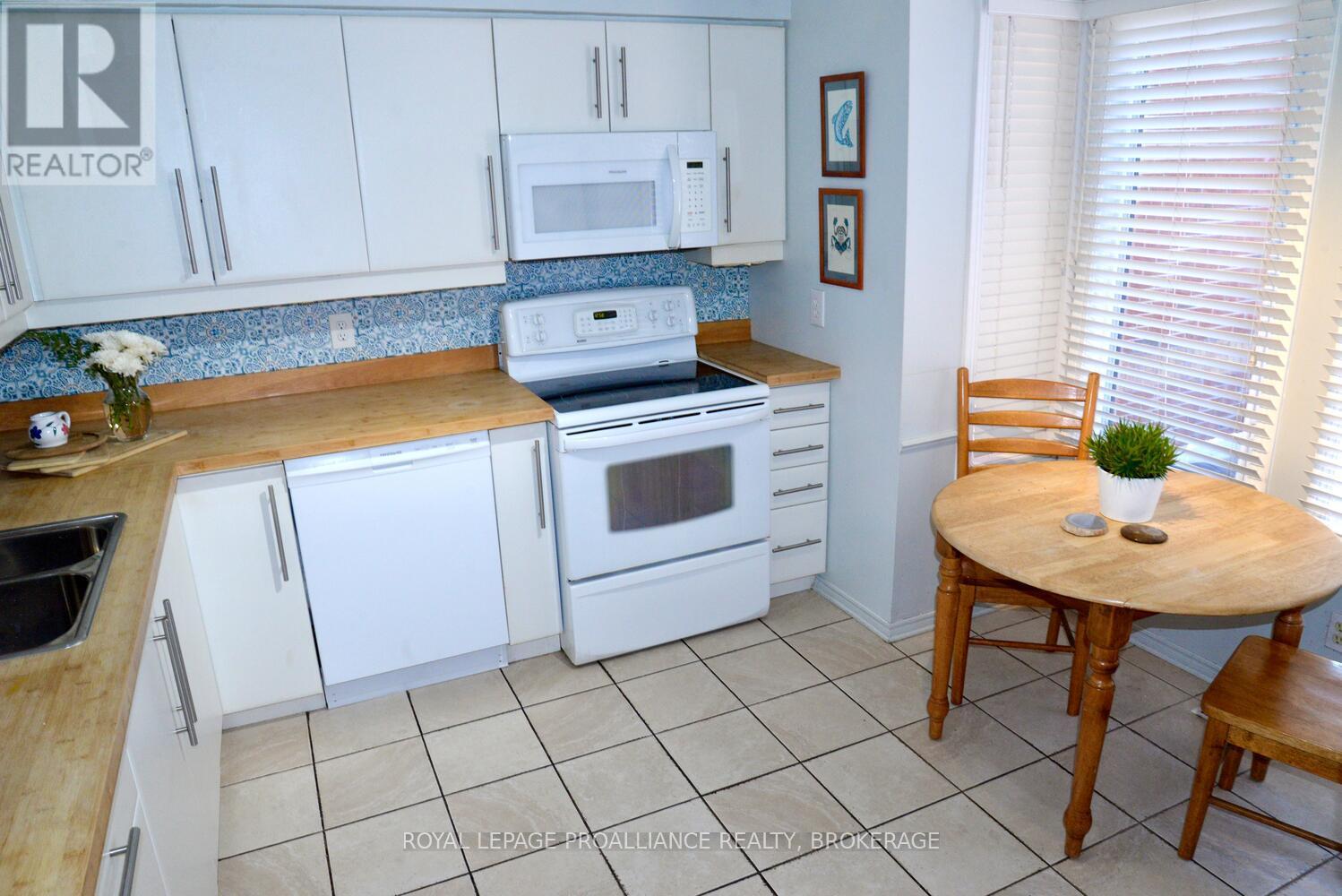 61 - 1 Place D'armes, Kingston, Ontario  K7K 6S3 - Photo 6 - X12294266