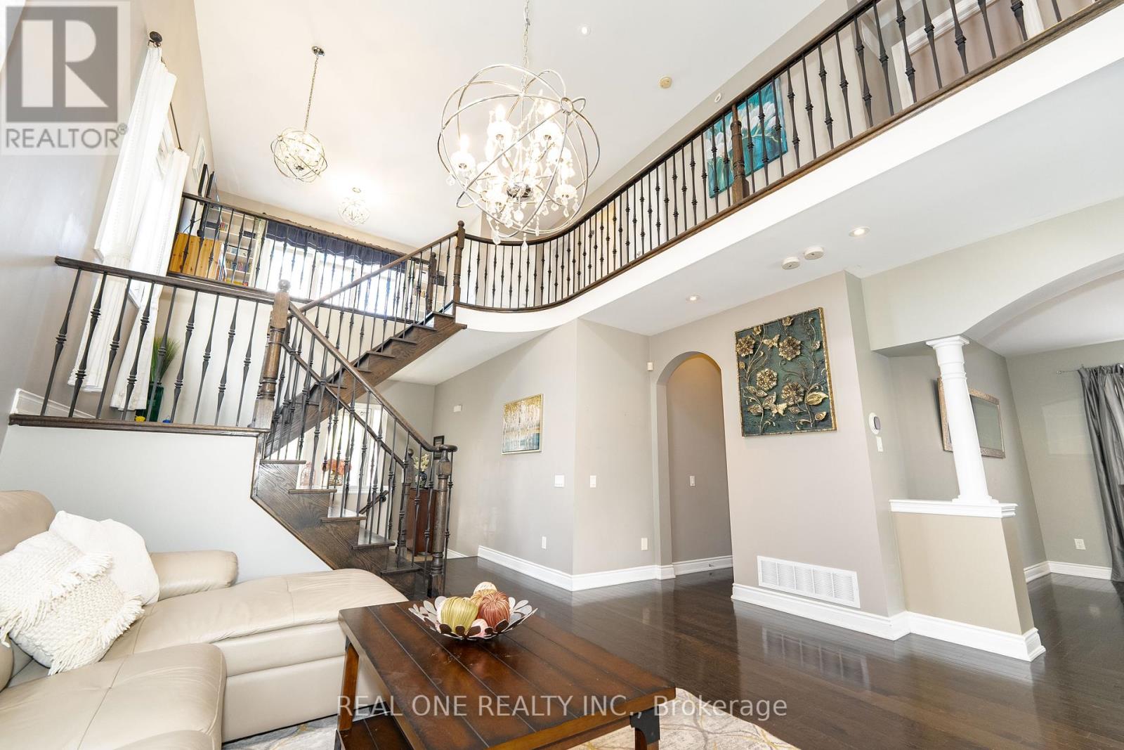 Property at 11 ZORAN LANE image 5