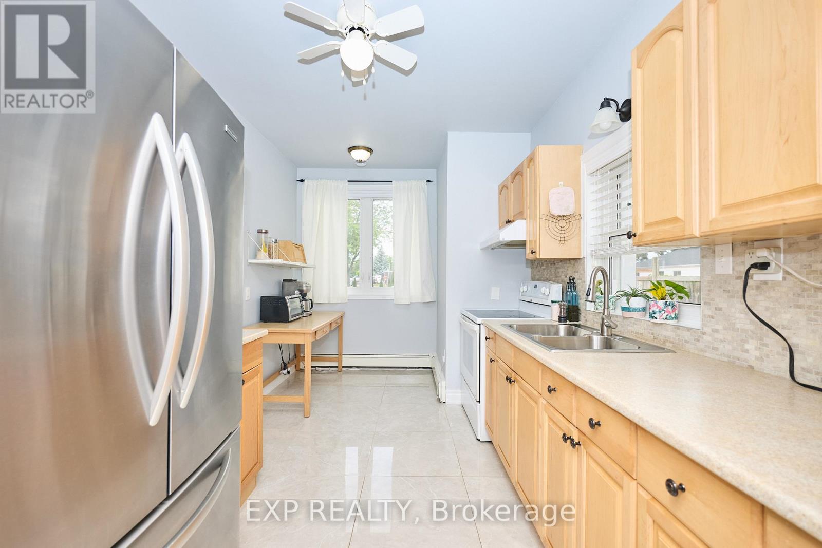 31 Woodrow Street, St. Catharines, Ontario  L2P 2A1 - Photo 8 - X12290994