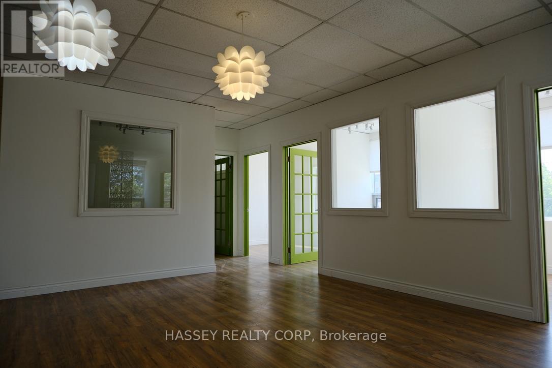 A - 110 Little Avenue, Barrie (Allandale Heights), Ontario  L4N 4K8 - Photo 5 - S12294082