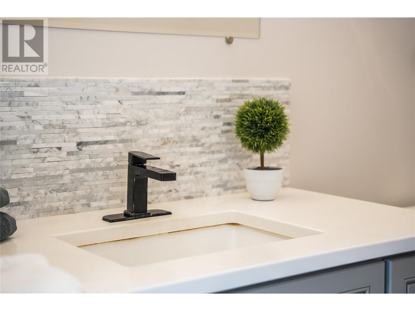 2614 3a Highway, Nelson, British Columbia  V1L 6K9 - Photo 12 - 10354948