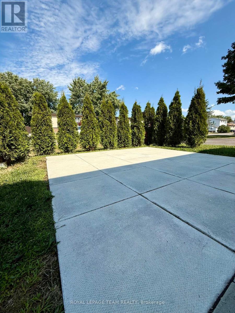 B - 59 B Woodwind Crescent, Ottawa, Ontario  K2S 1T8 - Photo 3 - X12294210