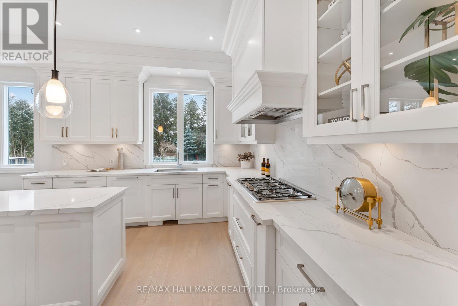 42 Agar Crescent, Toronto, Ontario  M9B 5A6 - Photo 19 - W12294036