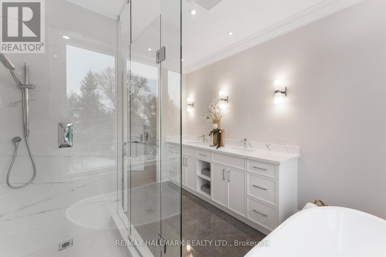 42 Agar Crescent, Toronto, Ontario  M9B 5A6 - Photo 31 - W12294036