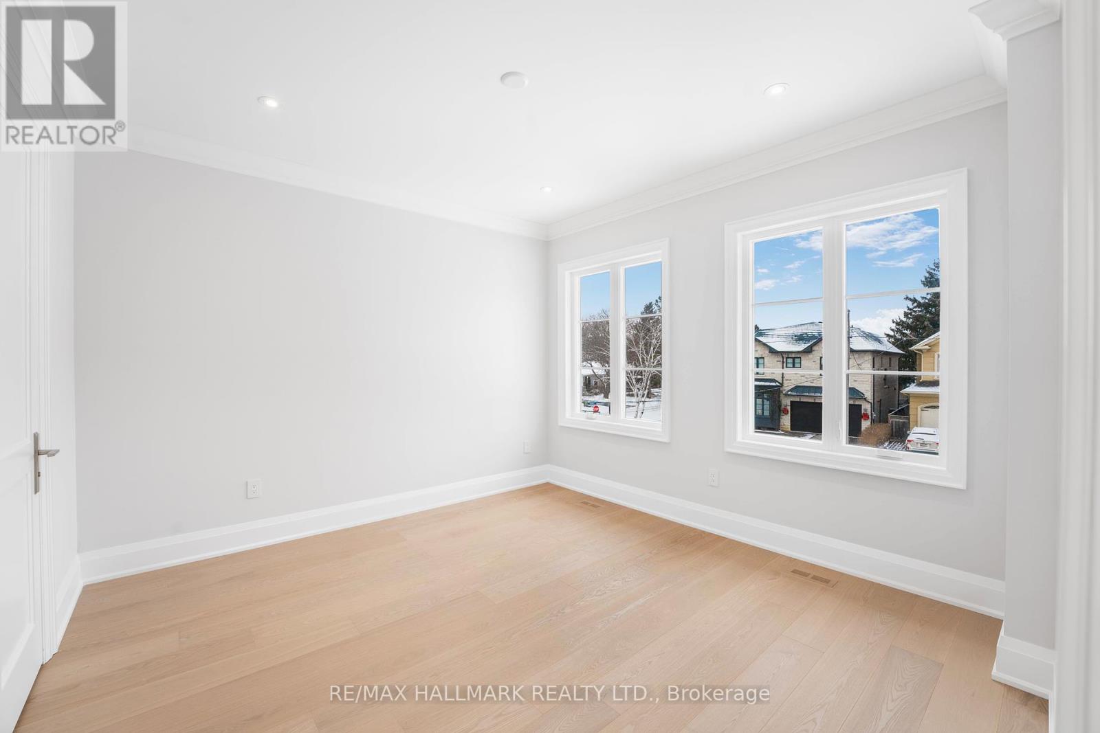 42 Agar Crescent, Toronto, Ontario  M9B 5A6 - Photo 36 - W12294036