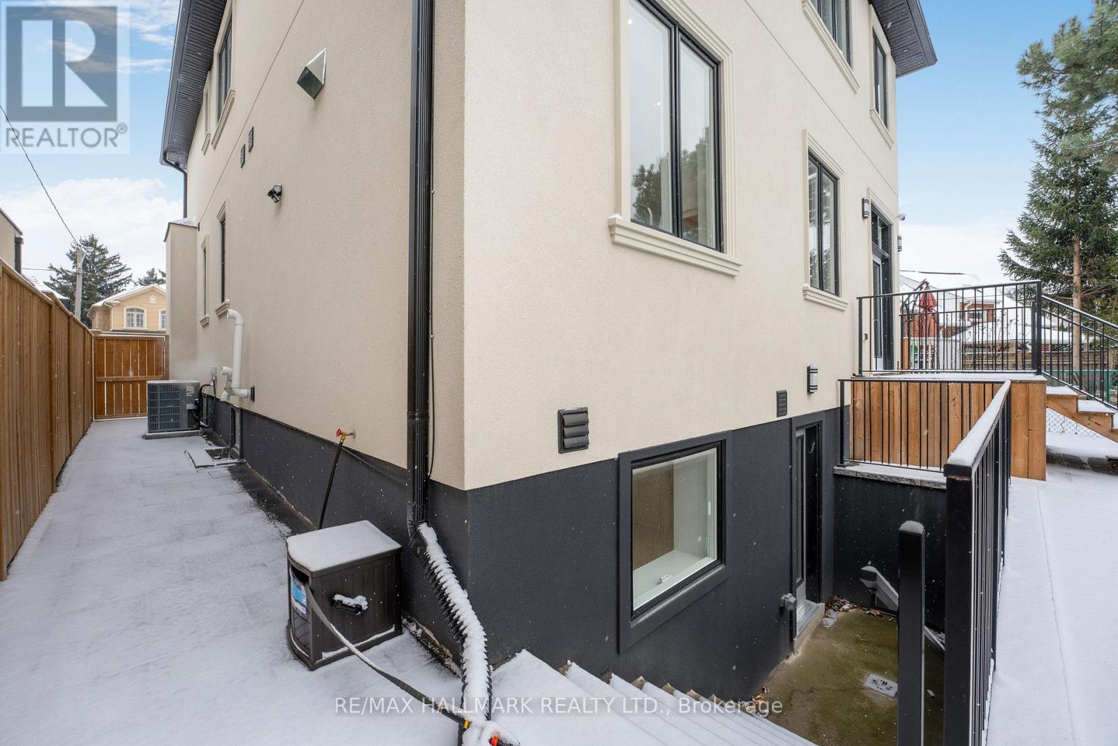 42 Agar Crescent, Toronto, Ontario  M9B 5A6 - Photo 49 - W12294036