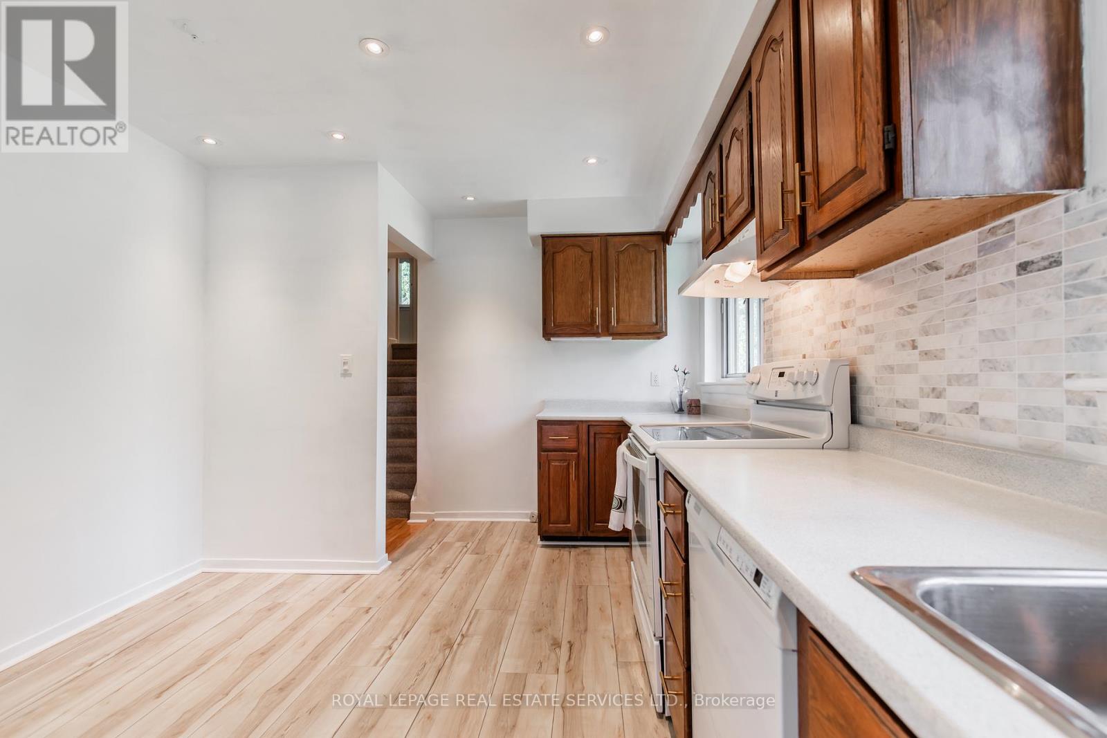 75 Upwood Avenue, Toronto, Ontario  M6L 3A4 - Photo 14 - W12294160