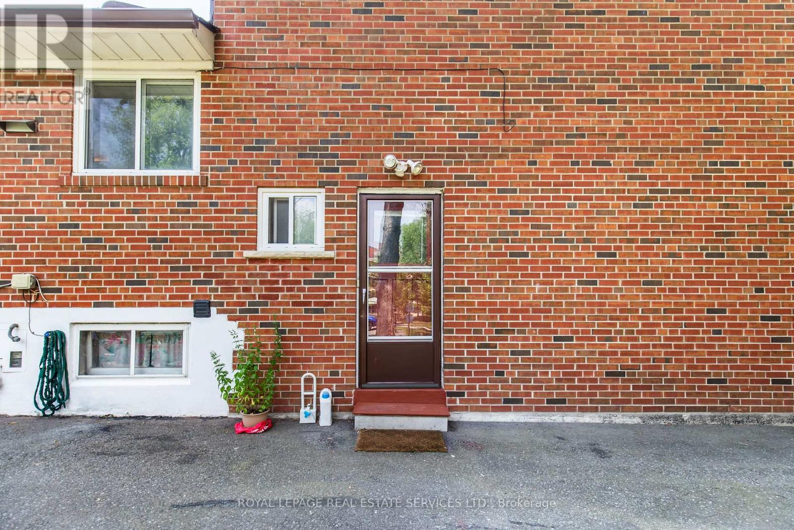 75 Upwood Avenue, Toronto, Ontario  M6L 3A4 - Photo 39 - W12294160