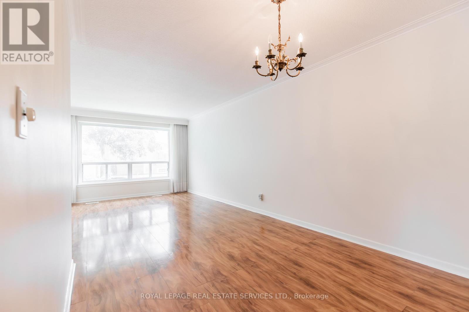 75 Upwood Avenue, Toronto, Ontario  M6L 3A4 - Photo 7 - W12294160