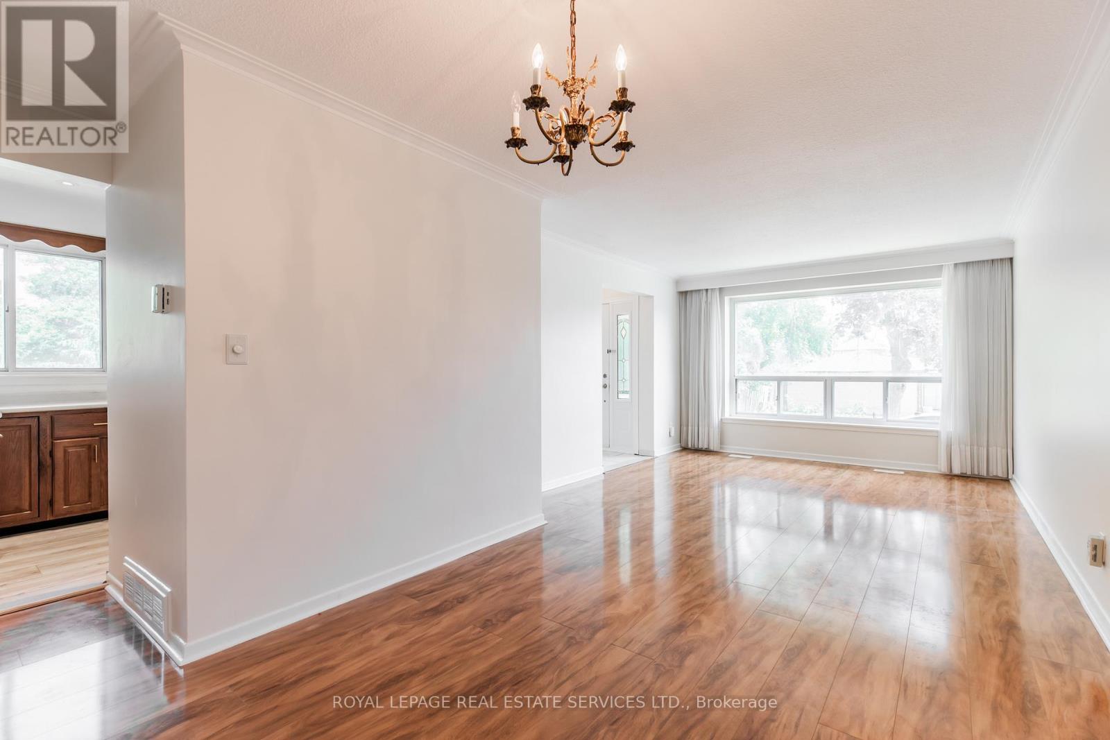 75 Upwood Avenue, Toronto, Ontario  M6L 3A4 - Photo 8 - W12294160