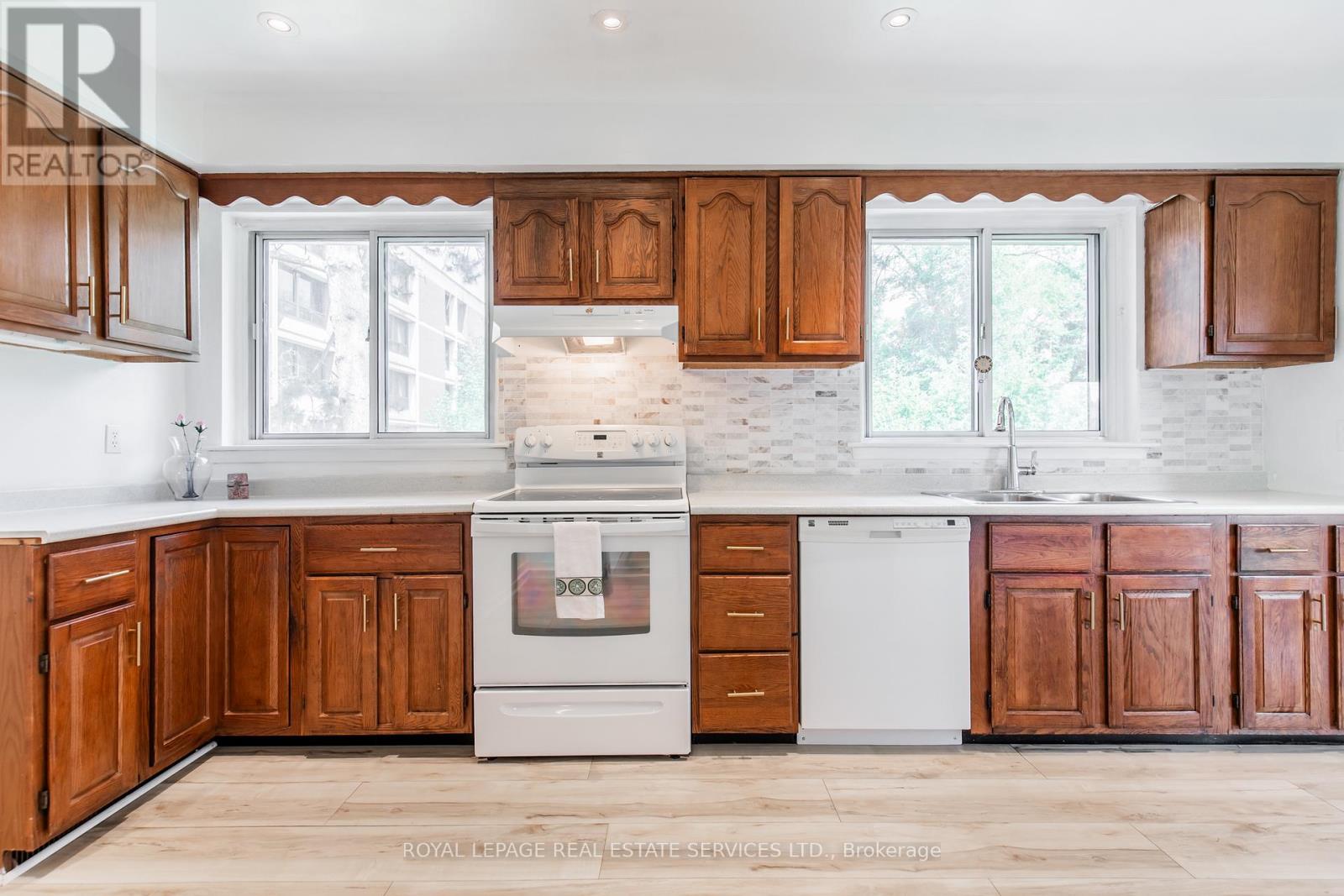 75 Upwood Avenue, Toronto, Ontario  M6L 3A4 - Photo 9 - W12294160