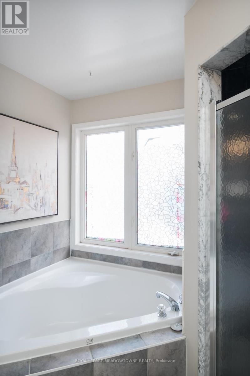 488 Trudeau Drive, Milton, Ontario  L9T 5K1 - Photo 22 - W12293536