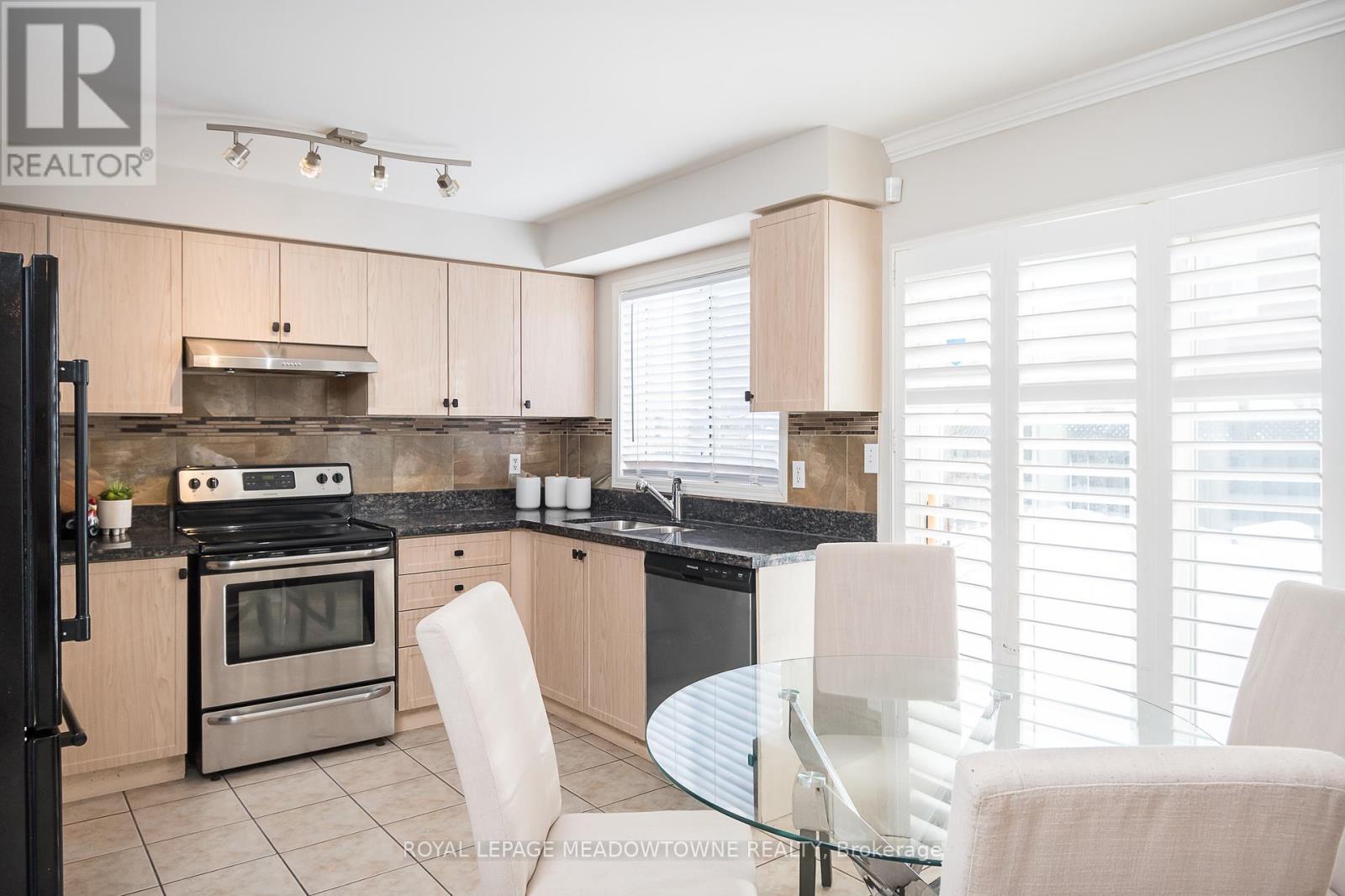 488 Trudeau Drive, Milton, Ontario  L9T 5K1 - Photo 11 - W12293536