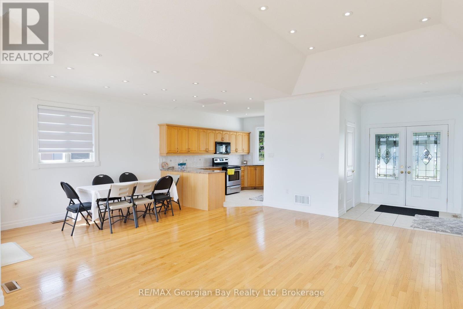 Property at 369 ABERDEEN BOULEVARD image 4