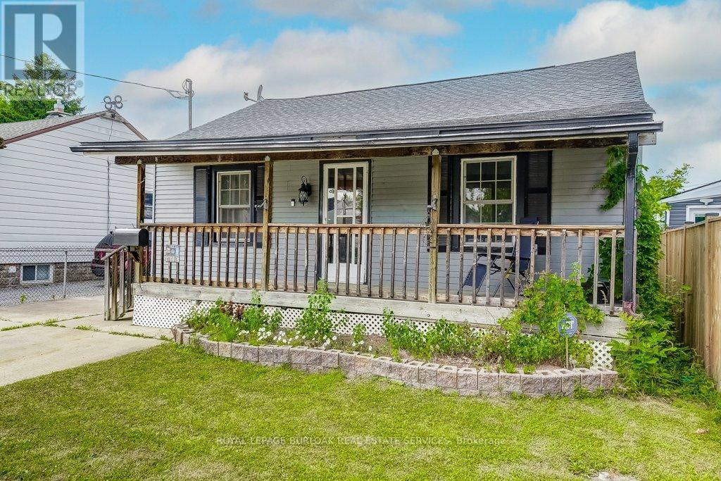 4 Hilda Street, St. Catharines, Ontario  L2S 1Z8 - Photo 1 - X12294137