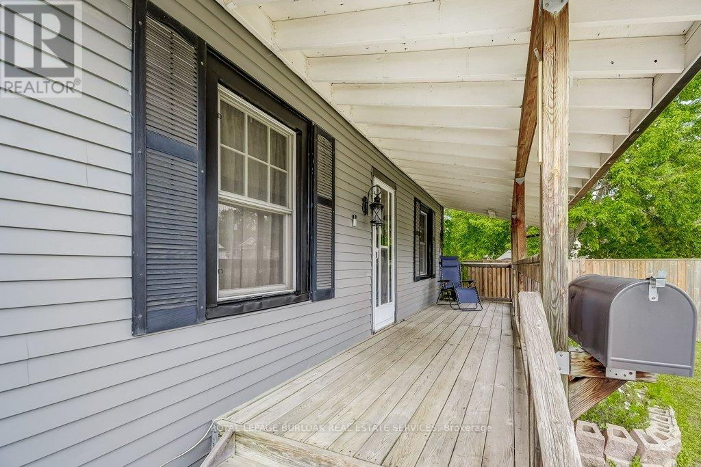 4 Hilda Street, St. Catharines, Ontario  L2S 1Z8 - Photo 3 - X12294137