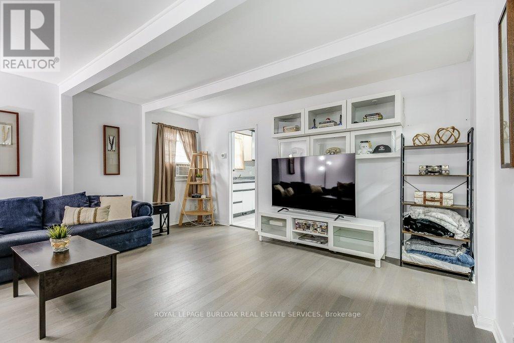 4 Hilda Street, St. Catharines, Ontario  L2S 1Z8 - Photo 4 - X12294137