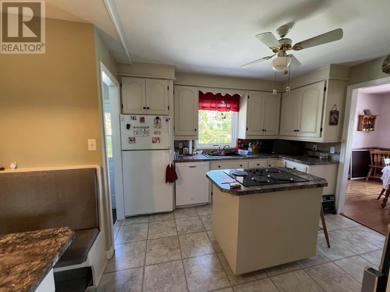 Property at 4 Herlihy Drive image 4