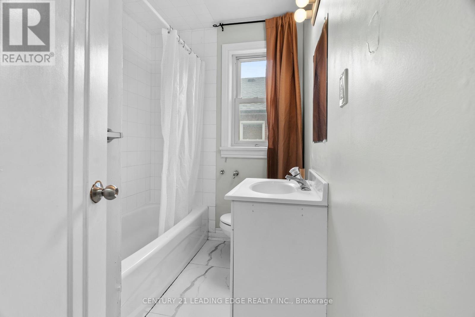 96 Oakes Avenue, Oshawa, Ontario  L1G 6C6 - Photo 14 - E12292683