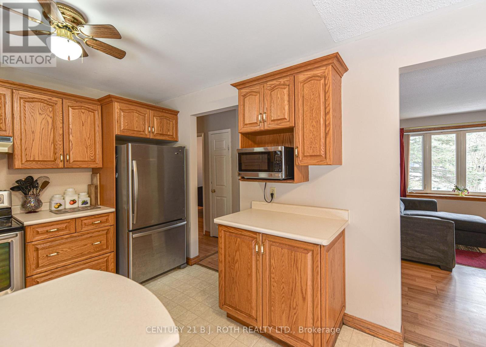 6046 Vasey Road, Tay, Ontario  L0L 1P0 - Photo 14 - S12099568